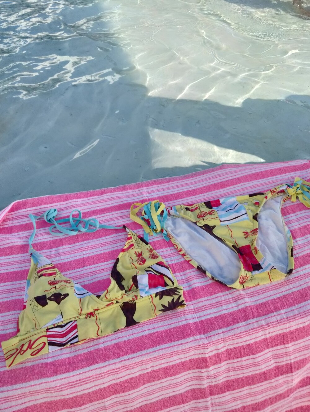 HURLEY🌻Yellow Tropical Print String Bikini
